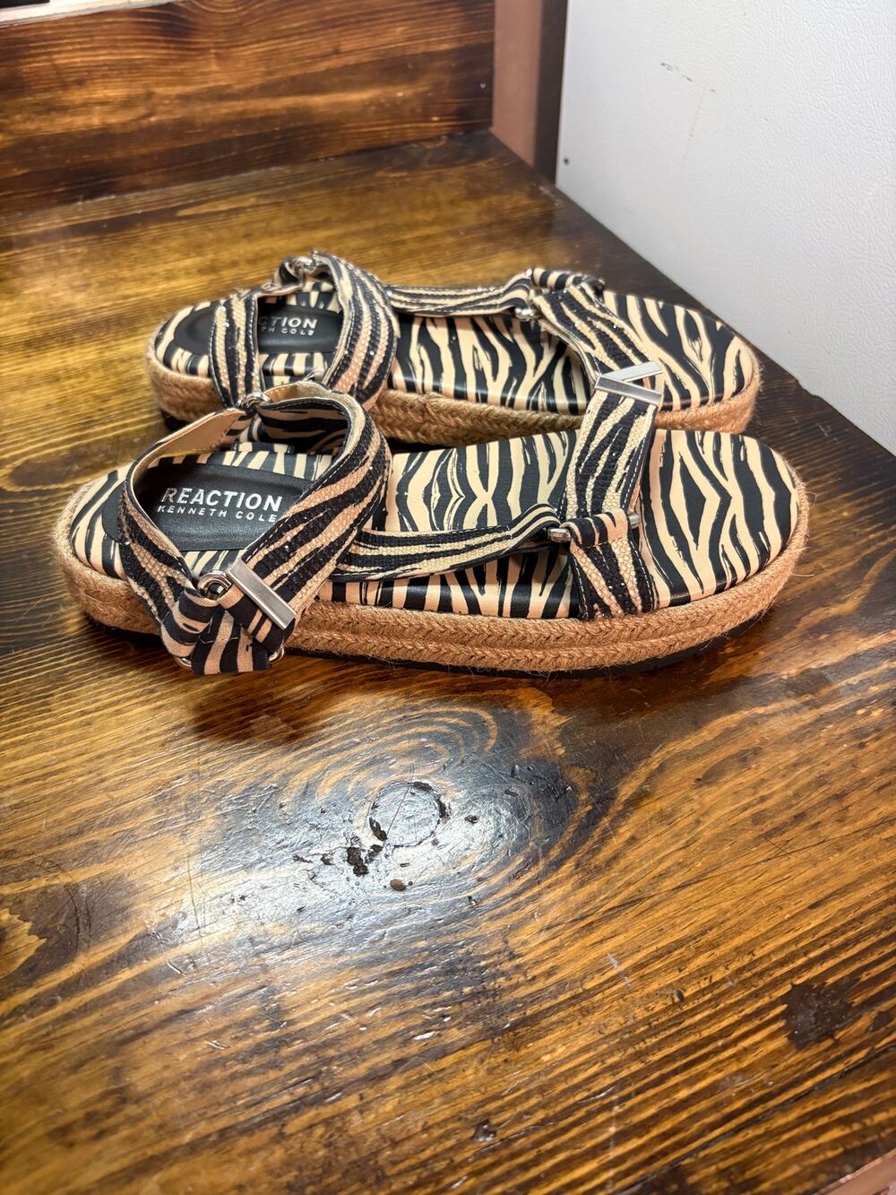 Kenneth Cole reaction sandals Size 9